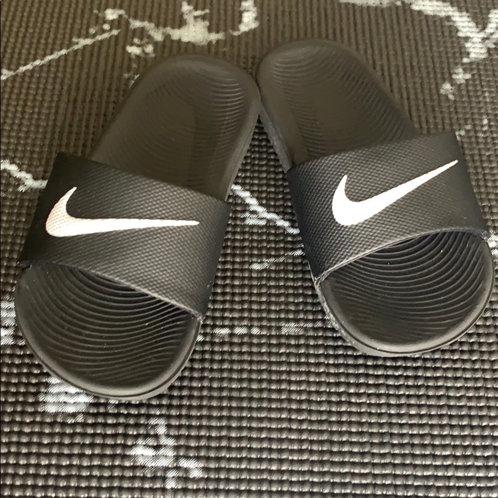 Boys Nike slides